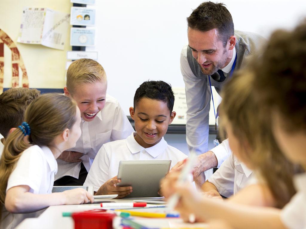 Blended Learning: How Combining Traditional and Digital Education Revolutionizes Classrooms