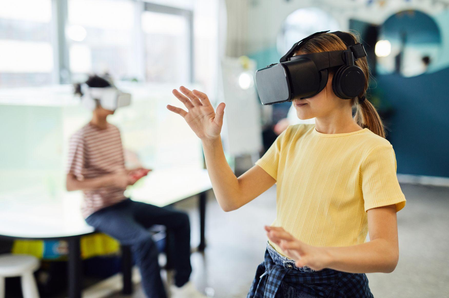Mastering VR/AR in Education: Essential Strategies for Training Teachers to Use Immersive Tools Effectively