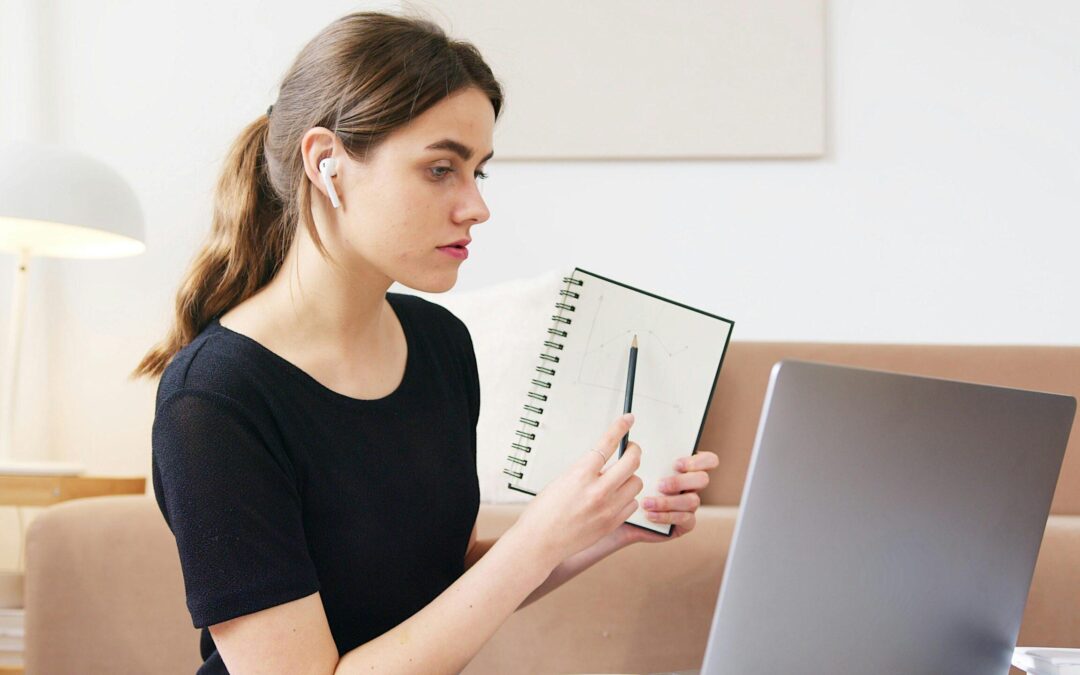 How MOOCs are Transforming Lifelong Learning: Key Benefits and Innovations