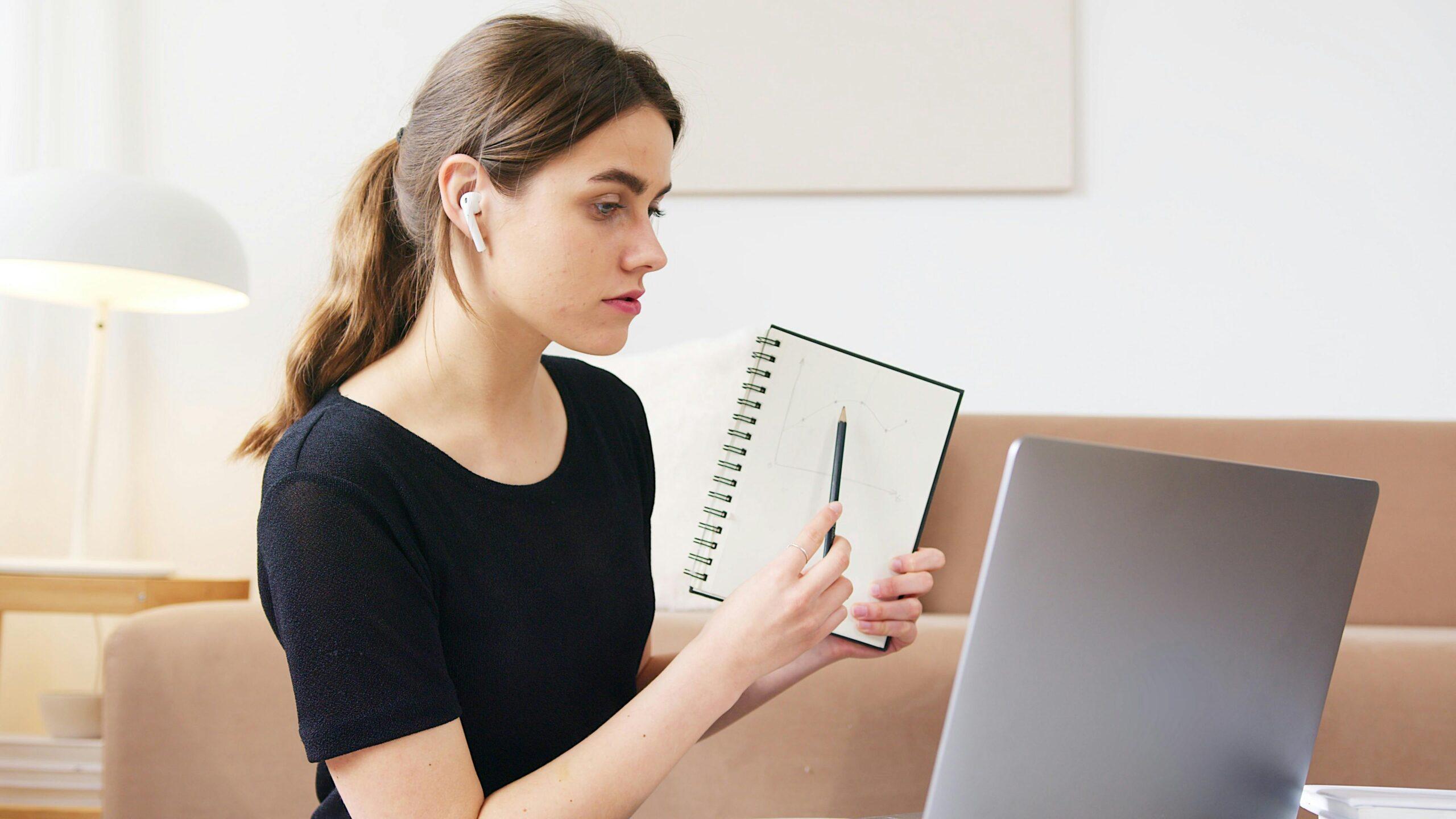 How MOOCs are Transforming Lifelong Learning: Key Benefits and Innovations