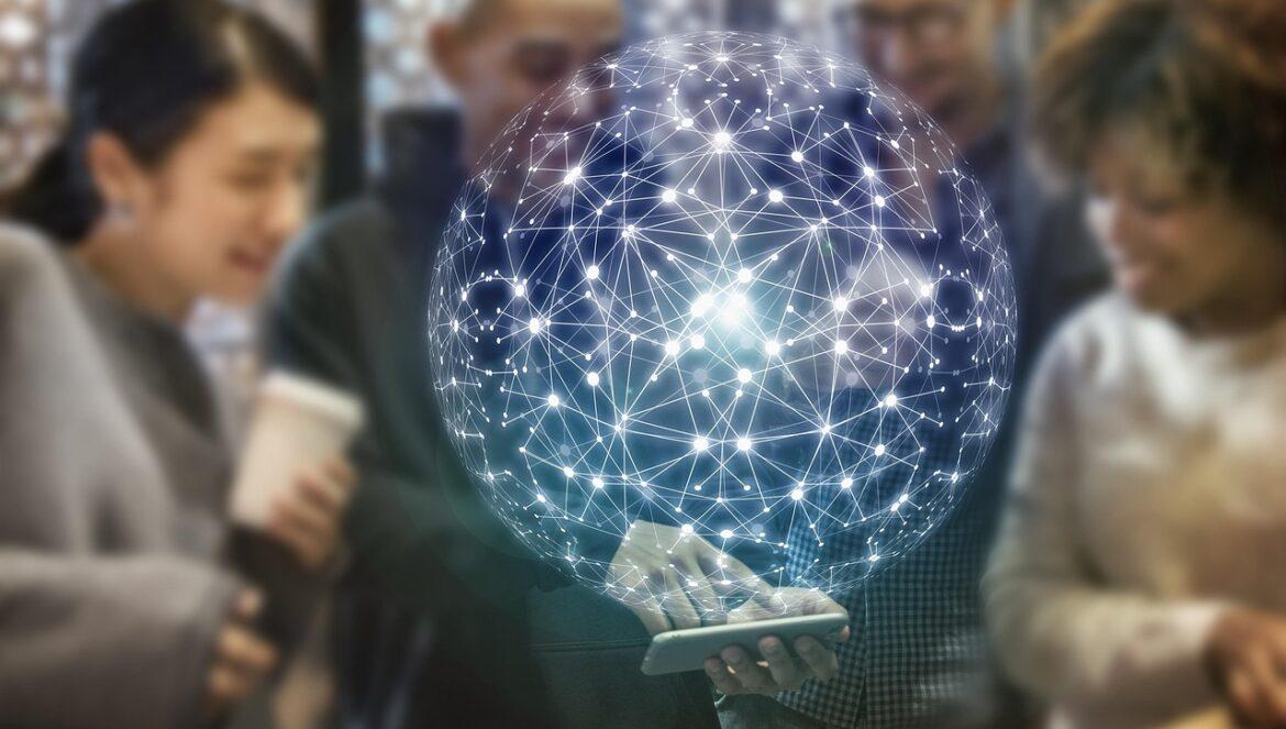 How to Become a Chief Technology Officer (CTO): Education Pathways and Essential Qualifications
