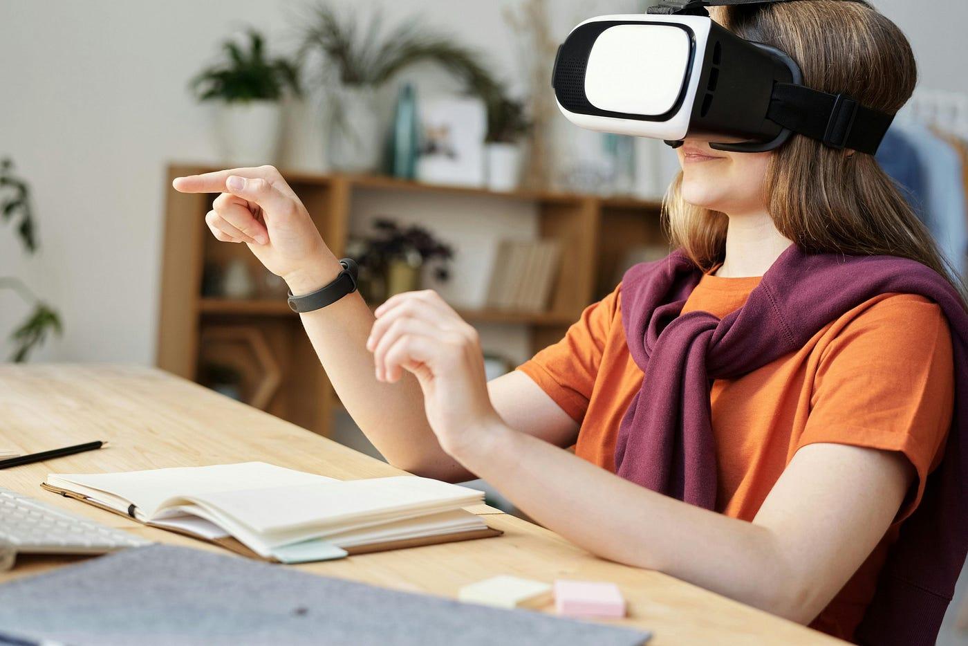 Mastering VR/AR in Education: Essential Strategies for Training Teachers to Use Virtual and Augmented Reality Tools Effectively