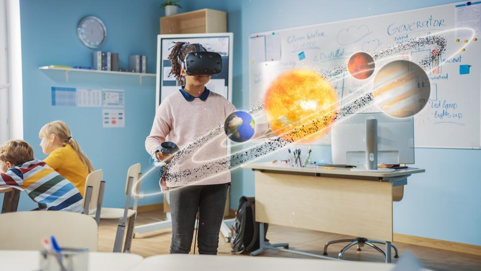 Mastering Classroom Tech: Effective VR/AR Training Strategies for Teachers