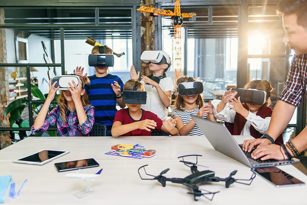 How to Train Teachers for Effective VR/AR Tool Integration in Classrooms