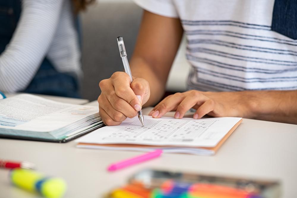 Assessing Student Performance in Online Settings: Best Strategies for Effective Evaluation