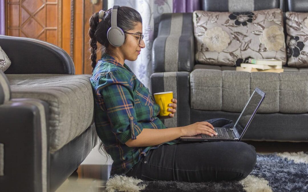 How MOOCs Empower Lifelong Learning: Unlocking Opportunities for Every Learner