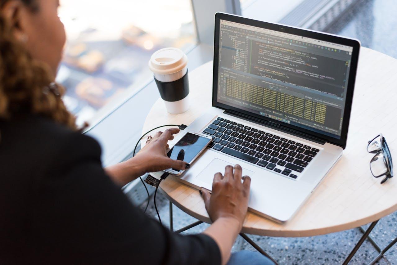 <strong>How to Become a Data Visualisation Specialist in EdTech: Skills, Roles & Career Path</strong>