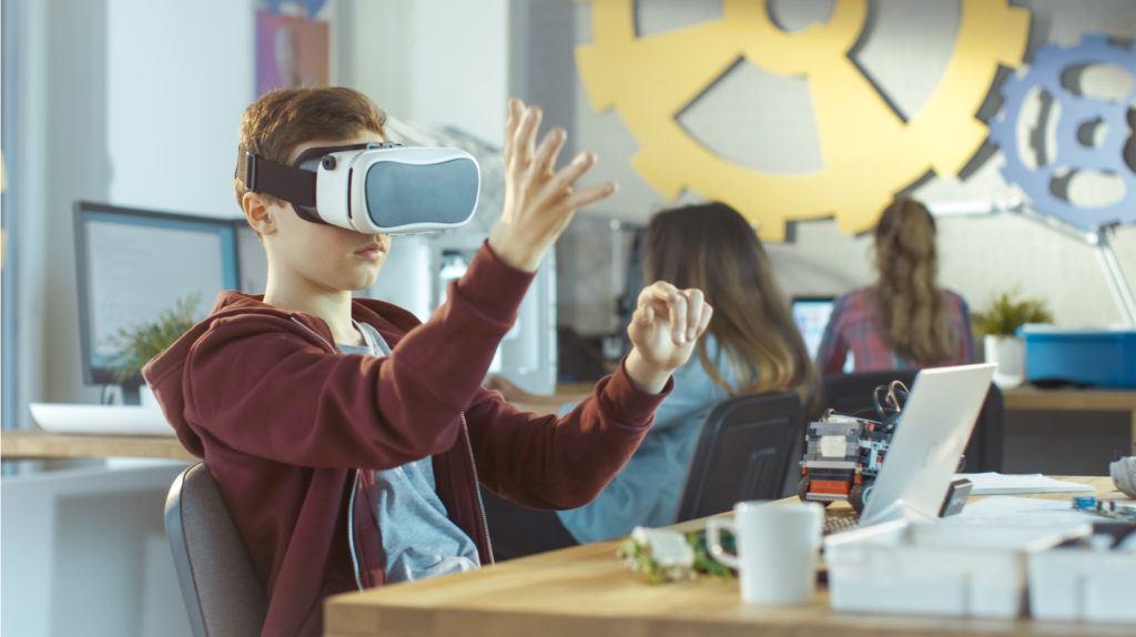 How to Train Teachers for Effective VR/AR Classroom Integration: Essential Tips and Strategies