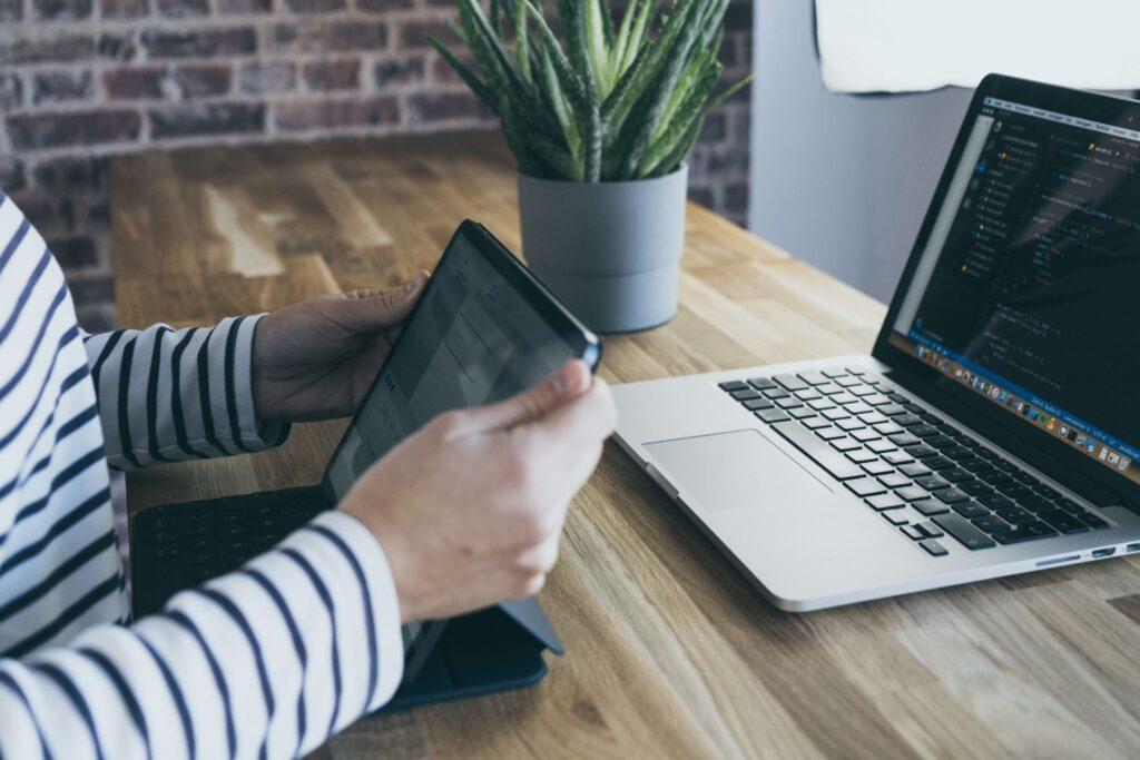 How Microlearning is Revolutionizing Professional Development: Key Benefits & Best Practices