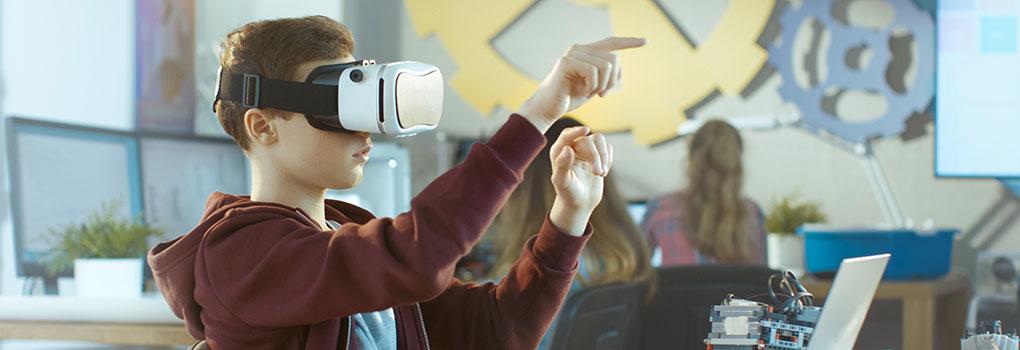 Revolutionizing Education: How VR/AR Is Shaping Immersive Learning Experiences