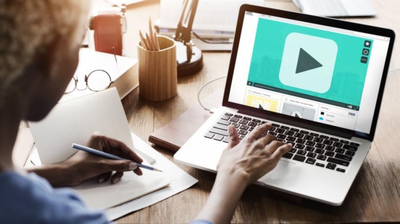 Revolutionizing Corporate Training Programs with Microlearning: Key Benefits and Strategies